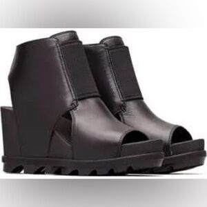 Sorel Joan cut out wedge. Size 7.
